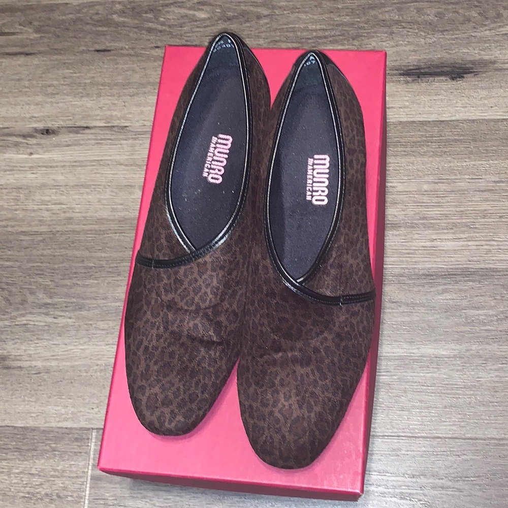 Munro DANA shoes Leopard Fabric 9.5 M. Mint condition. Worn once at most. In Box - Picture 1 of 10